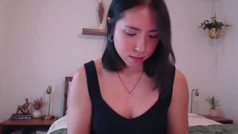 Jade Love online show from 01.22.25