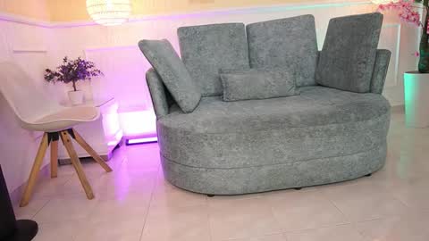 Jade Summer online show from 09.20.25