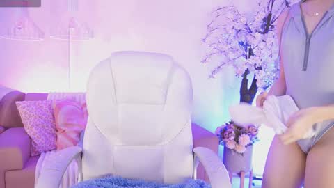 Jade Summer online show from 12.20.25