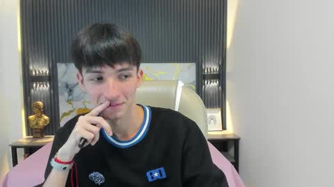 Snapshot of jake_evanss_ chatting on 11.04.25 JAKE online show from 11.04.25