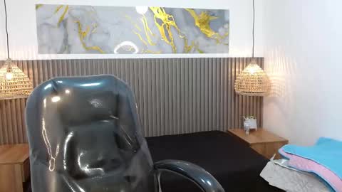 Snapshot of jake_evanss_ chatting on 11.08.25 JAKE online show from 11.08.25