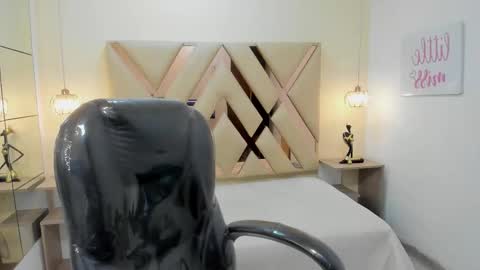 Snapshot of jake_evanss_ chatting on 11.24.25 JAKE online show from 11.24.25