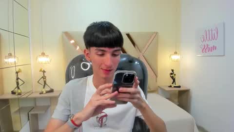 Snapshot of jake_evanss_ chatting on 12.04.25 JAKE online show from 12.04.25