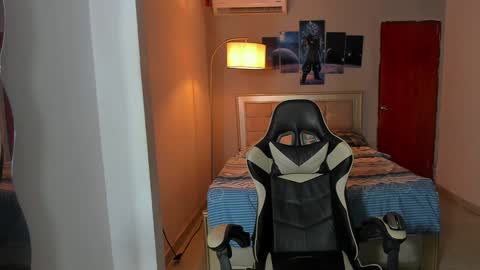 Snapshot of jake_pons chatting on 12.07.24 Jake Pons online show from 12.07.24