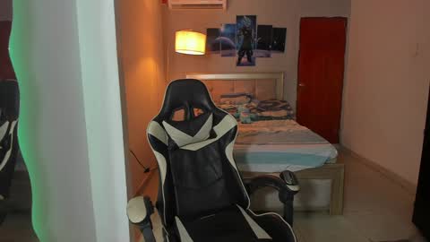 Snapshot of jake_pons chatting on 12.16.24 Jake Pons online show from 12.16.24