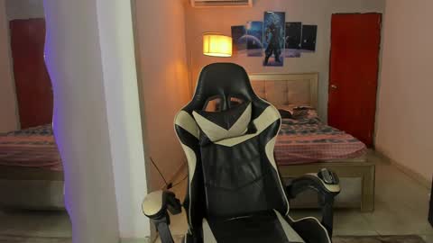 Snapshot of jake_pons chatting on 03.11.25 Jake Pons online show from 03.11.25