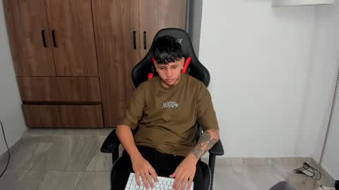 Snapshot of jake_pons chatting on 10.15.25 Jake Pons online show from 10.15.25