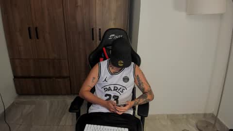 Snapshot of jake_pons chatting on 10.24.25 Jake Pons online show from 10.24.25