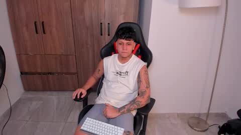 Snapshot of jake_pons chatting on 11.27.25 Jake Pons online show from 11.27.25