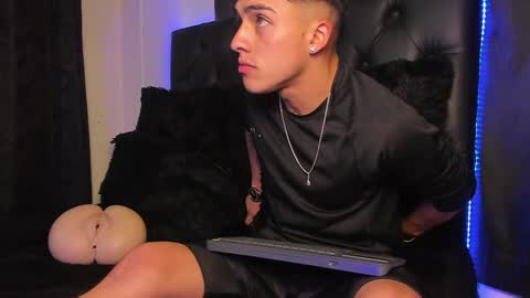 LeonardoInsta LeonardoperezcoPvt open online show from 01.14.25