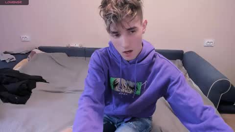 Snapshot of james_mil chatting on 03.11.25 James online show from 03.11.25