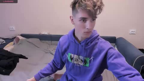 Snapshot of james_mil chatting on 03.11.25 James online show from 03.11.25