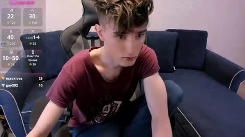 Snapshot of james_mil chatting on 09.11.25 James online show from 09.11.25