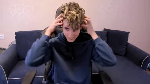 Snapshot of james_mil chatting on 12.03.25 James online show from 12.03.25