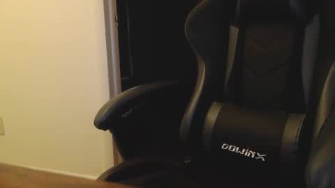 Snapshot of jamesaka1 chatting on 11.21.25 James online show from 11.21.25