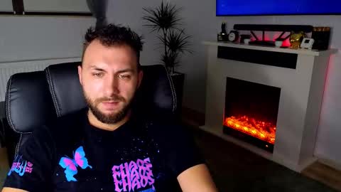 Snapshot of jamienoxus chatting on 11.25.25 Robbie online show from 11.25.25