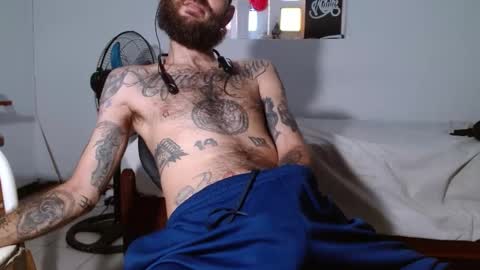 Snapshot of jammes_owen chatting on 10.04.25 Jammes. online show from 10.04.25