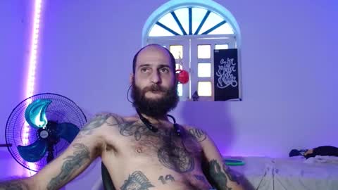 Snapshot of jammes_owen chatting on 10.09.25 Jammes. online show from 10.09.25