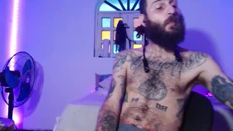 Snapshot of jammes_owen chatting on 10.20.25 Jammes. online show from 10.20.25