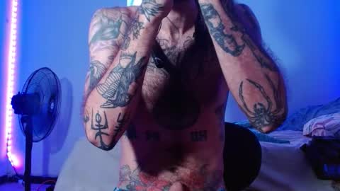 Snapshot of jammes_owen chatting on 10.26.25 Jammes. online show from 10.26.25