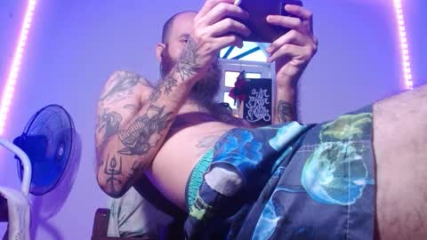 Snapshot of jammes_owen chatting on 11.10.25 Jammes. online show from 11.10.25