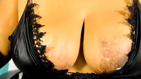 Snapshot of jan_milkhot chatting on 10.24.25 jan_milkhot online show from 10.24.25