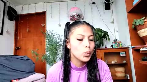 janariivera1 online show from 03.25.26