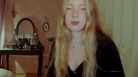 Snapshot of jane_and_star chatting on 10.29.25 Star online show from 10.29.25