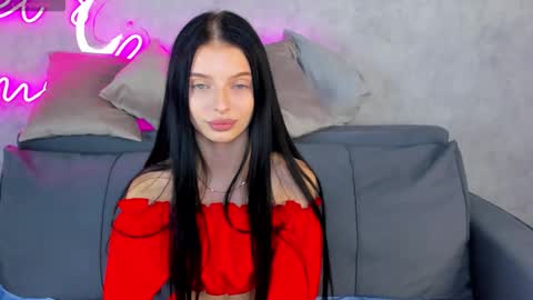 Snapshot of jane_johnston chatting on 10.21.25 Eva online show from 10.21.25