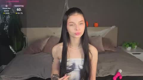 Snapshot of jane_johnston chatting on 10.24.25 Eva online show from 10.24.25