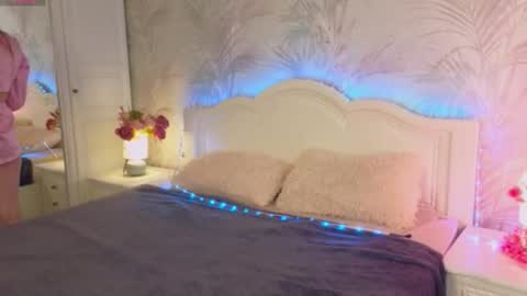 Snapshot of janepuff chatting on 11.21.25 janepuff online show from 11.21.25