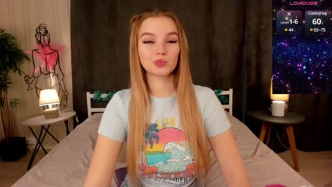 Day Alice Night Stella online show from 12.19.24