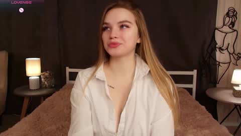 Day Alice Night Stella online show from 01.25.25