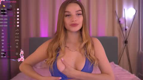 Day Alice Night Stella online show from 03.22.26