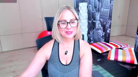 Snapshot of janeturner chatting on 05.11.26 JANE TURNER MILF online show from 05.11.26