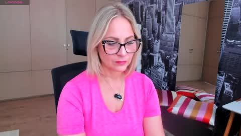 Snapshot of janeturner chatting on 05.15.26 JANE TURNER MILF online show from 05.15.26