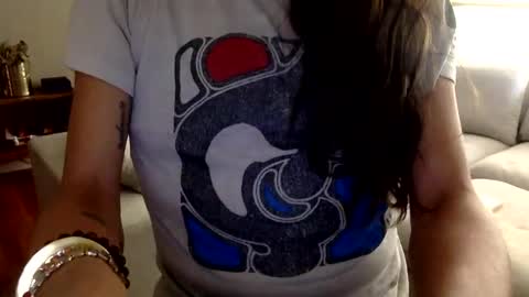 Snapshot of janicepepper chatting on 10.08.25 janicepepper online show from 10.08.25