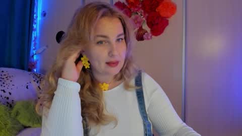 Snapshot of jansylines chatting on 09.13.25 JansyLines online show from 09.13.25