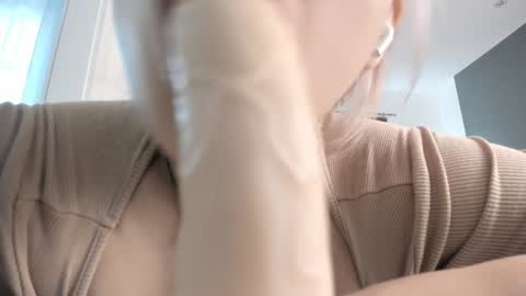 Snapshot of jap_amelle chatting on 01.14.25 Amelle online show from 01.14.25