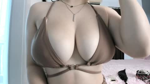 Snapshot of jap_amelle chatting on 02.28.25 Amelle online show from 02.28.25