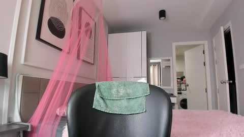 Snapshot of jap_amelle chatting on 11.26.25 Amelle online show from 11.26.25