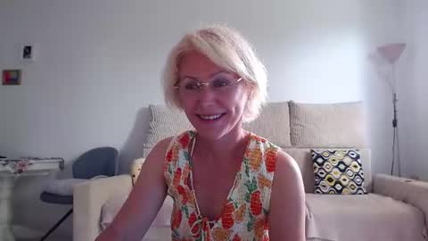Snapshot of jasmin18v chatting on 06.19.26 Jasmin room for people 40 online show from 06.19.26