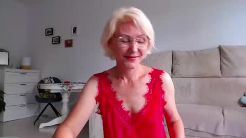 Snapshot of jasmin18v chatting on 06.23.26 Jasmin room for people 40 online show from 06.23.26