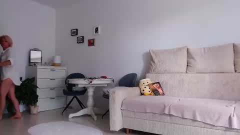 Snapshot of jasmin18v chatting on 07.12.26 Jasmin room for people 40 online show from 07.12.26