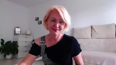 Snapshot of jasmin18v chatting on 07.14.26 Jasmin room for people 40 online show from 07.14.26