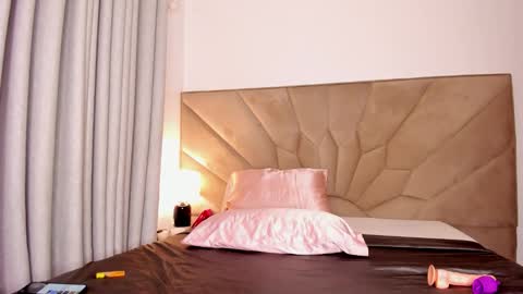 Snapshot of jasmin_melons chatting on 10.16.25 jasmin_melons online show from 10.16.25