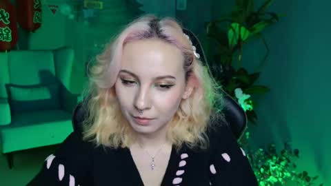 Snapshot of jasminemilko chatting on 02.13.25 Jasmine online show from 02.13.25