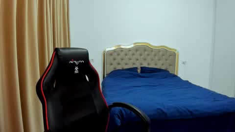 Snapshot of javicute4u chatting on 10.19.25 Javi online show from 10.19.25