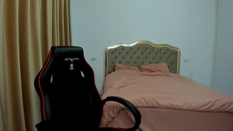 Snapshot of javicute4u chatting on 10.22.25 Javi online show from 10.22.25