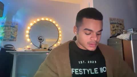 Snapshot of javiricorich chatting on 11.12.25 javiSdick online show from 11.12.25